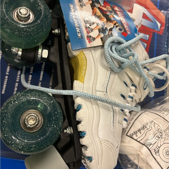 SKECHERS | Sneaker Street Roller Skates - Picture 10 of 12